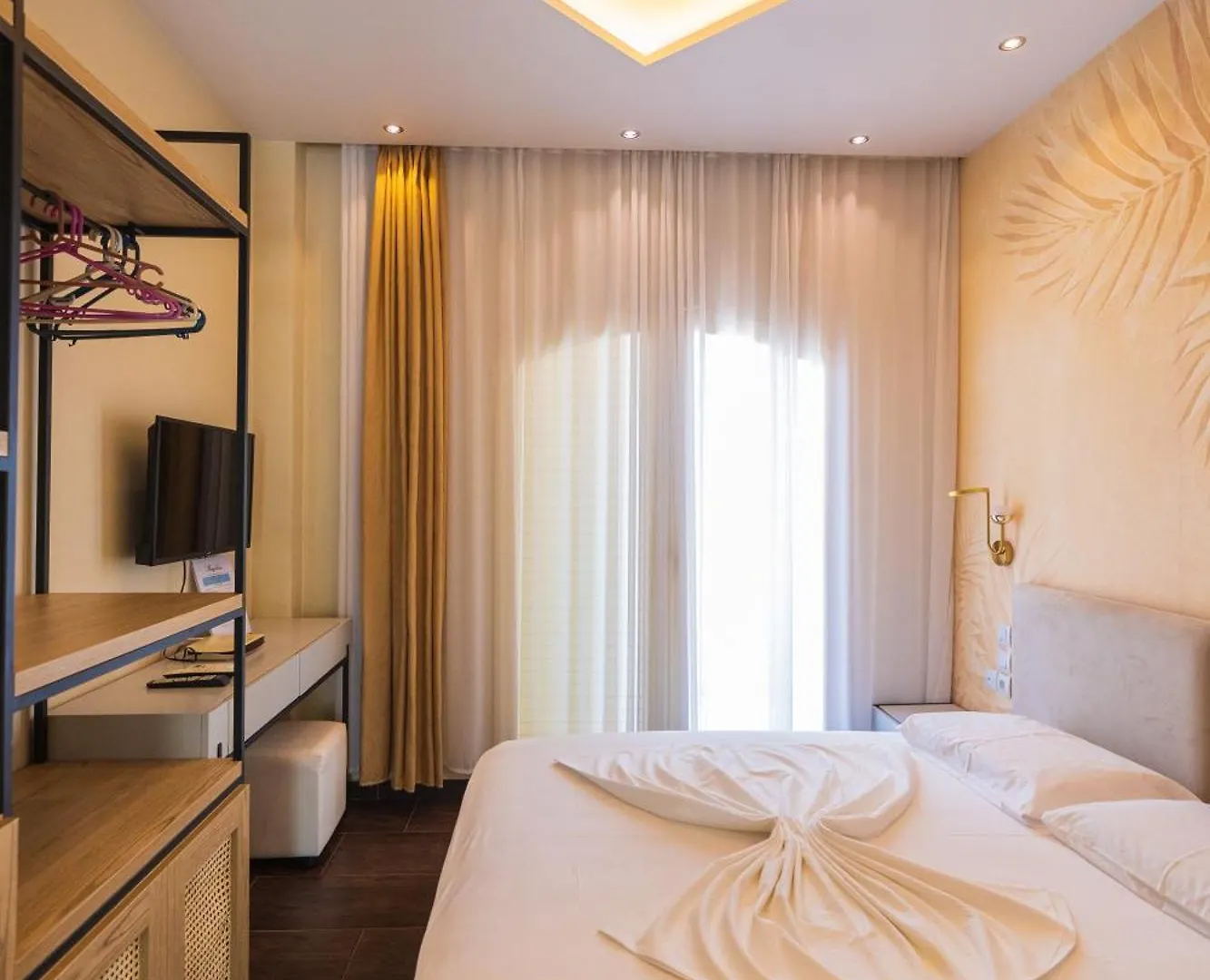 Royal Blue Hotel Дхерми Албания