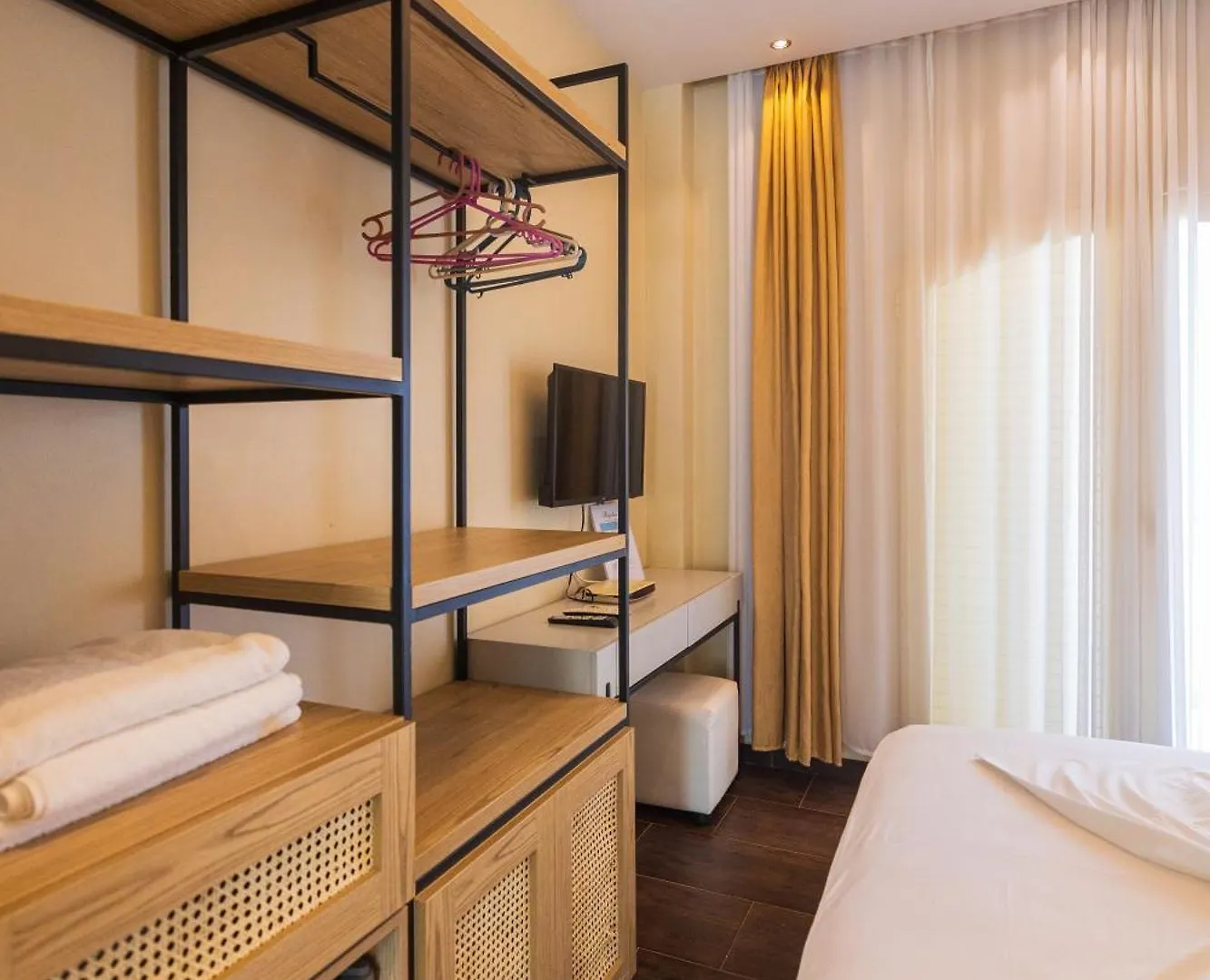 Royal Blue Hotel Dhermi 4*,  Albania
